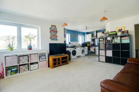 1 bed property, in Frederick Benn Place, £175,000
