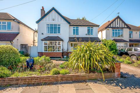 4 bed property, in Grosvenor Road, £1,100,000