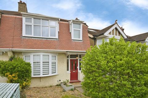 3 bed property, in Hertford Road, £480,000