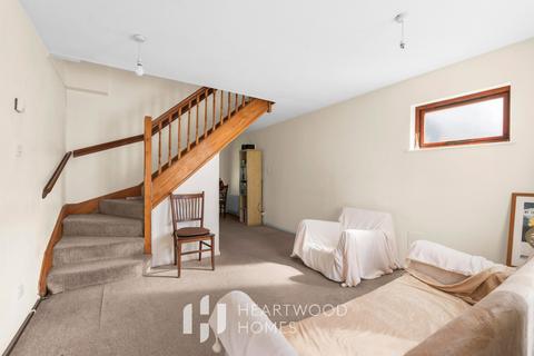 2 bed property, in Repton Green, £500,000