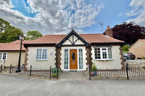 2 bed property, in The Levels, £265,000