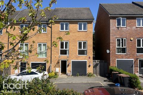 5 bed property, in Challney Gardens, £400,000