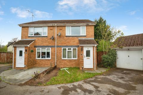 2 bed property, in Beckgrove Close, £200,000