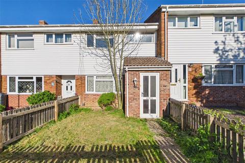 3 bed property, in Lyn Court, £300,000