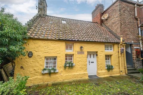 1 bed property, in South Street, £450,000