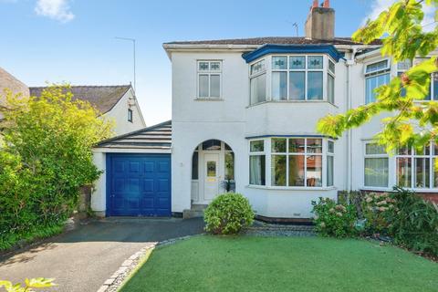 3 bed property, in Moss Bank Road, £250,000