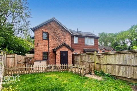 1 bed property, in Devoil Close, £290,000