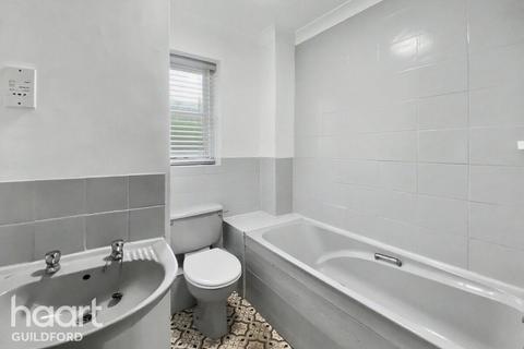 1 bed property, in Devoil Close, £290,000