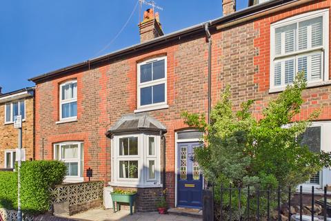 2 bed property, in South Hill Road, £385,000