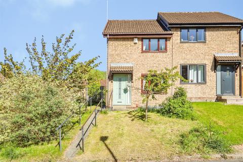 2 bed property, in Roydfield Drive, £170,000