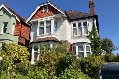 5 bed property, in Clinton Crescent, £779,950