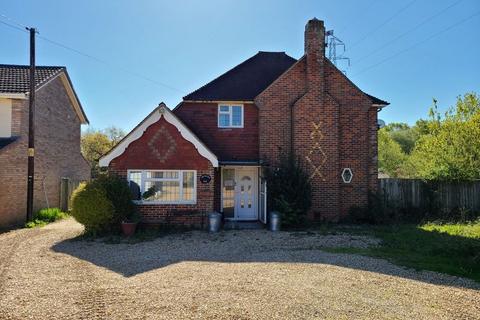3 bed property, in Jacobs Gutter Lane, £450,000