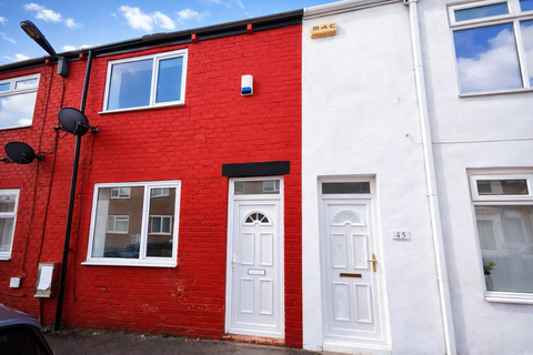 2 bed property, in Albert Street, £50,000