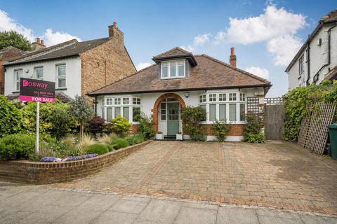5 bed property, in Daws Lane, £1,250,000