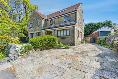 5 bed property, in Bishops Lane, £675,000