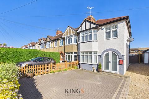 3 bed property, in Broad Acres, £475,000