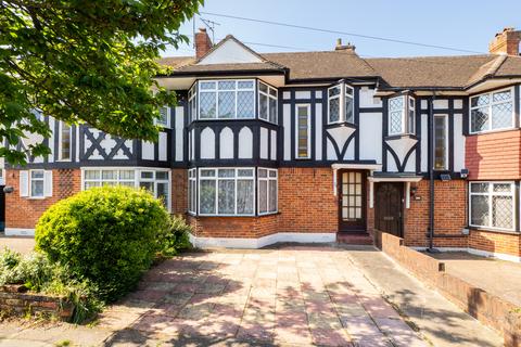 3 bed property, in Seymour Avenue, £525,000