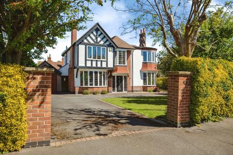 5 bed property, in Dovedale Road, £1,400,000