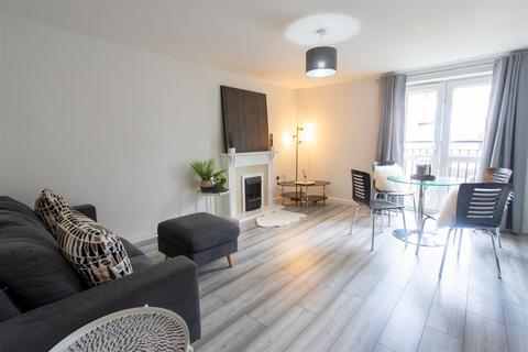 2 bed property, in Sandy Lane, £124,000