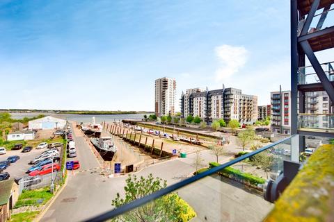 2 bed property, in Ocean Drive, £210,000