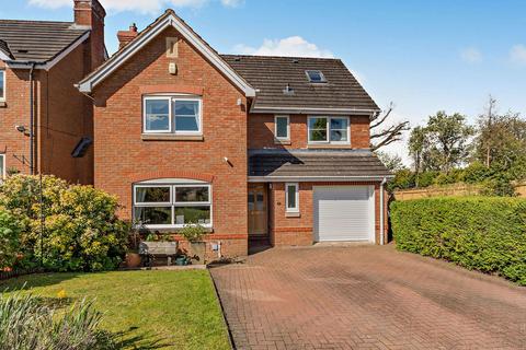 5 bed property, in Rochester Close, £600,000