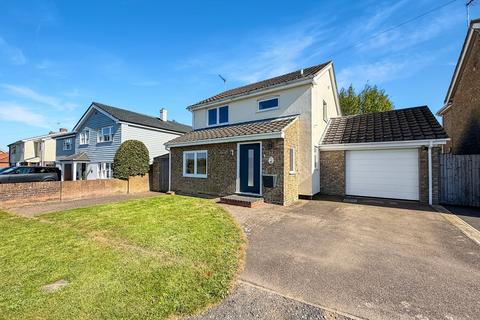 3 bed property, in The Green, £450,000