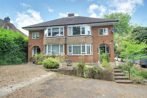 3 bed property, in Sugar Lane, £550,000