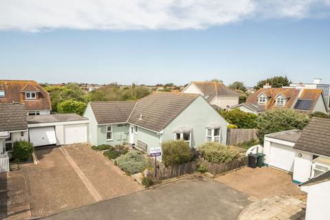 3 bed property, in Watersedge Gardens, £585,000