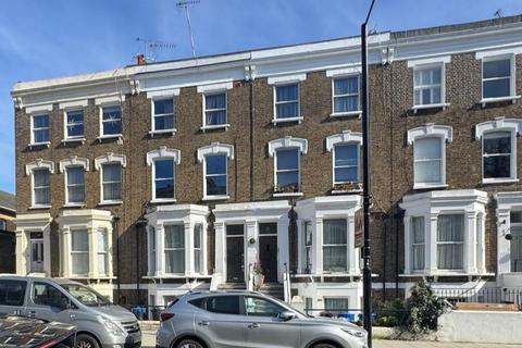 1 bed property, in London W9, £390,000