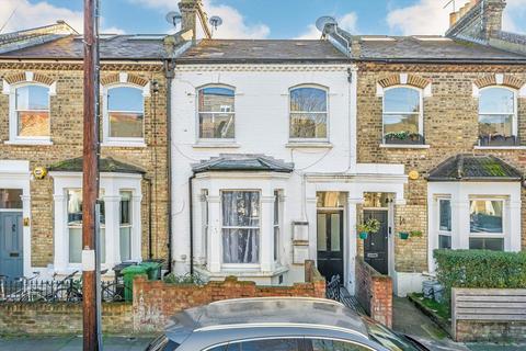 1 bed property, in Hannell Road, £425,000
