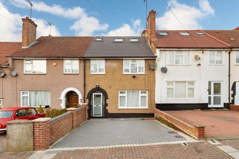 4 bed property, in Ballards Road, £650,000