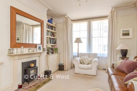 2 bed property, in Garden Street, £600,000
