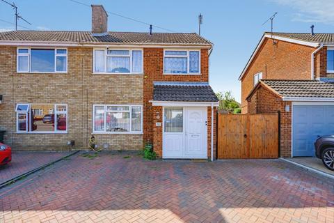 3 bed property, in Galston Road, £365,000