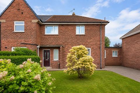 3 bed property, in Richmond Avenue, £220,000