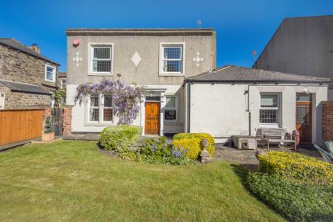 3 bed property, in Reform Street, £395,000
