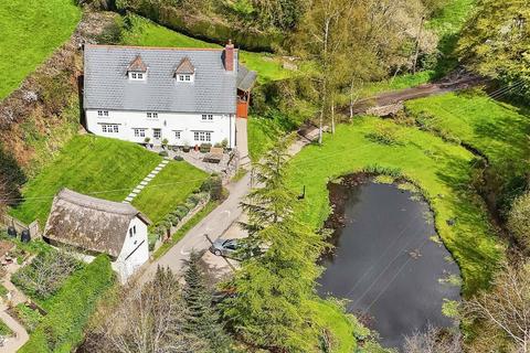 5 bed property, in Mill Lane, £800,000