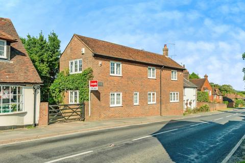 3 bed property, in High Street, £600,000
