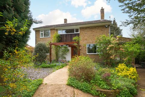 4 bed property, in Hamm Court, £1,595,000