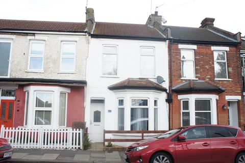 2 bed property, in Riviera Drive, £275,000