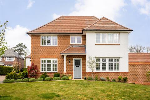 4 bed property, in Aster Way, £775,000
