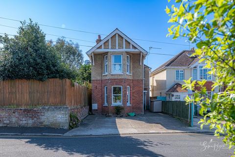4 bed property, in Victoria Place, £375,000