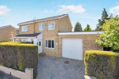 3 bed property, in Dowland Avenue, £230,000