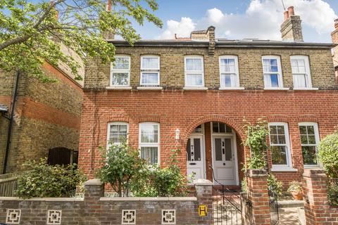 3 bed property, in Church Gardens, £785,000