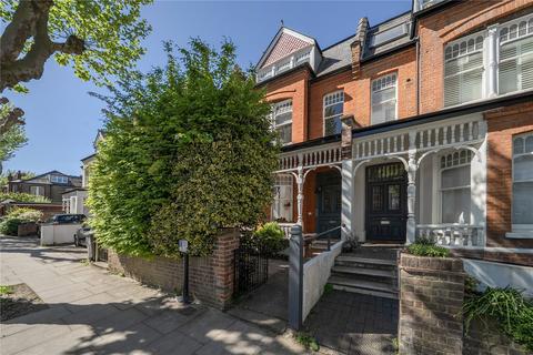 2 bed property, in Kings Avenue, £895,000