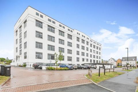 2 bed property, in Fullbrook Drive, £310,000