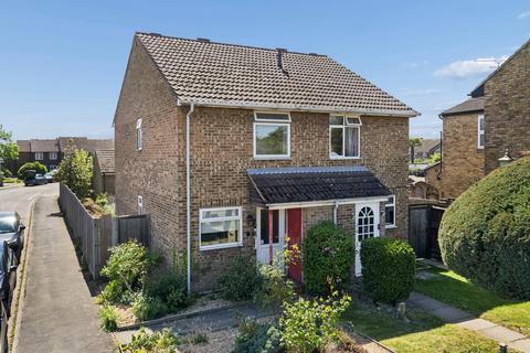 2 bed property, in Leas Drive, £425,000