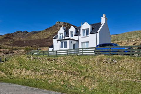 3 bed property, in Half of 1 Digg, £280,000