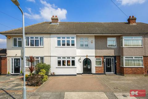 3 bed property, in Woodside Close, £450,000