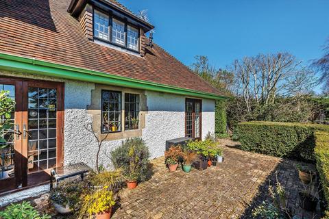2 bed property, in Upper Guildown Road, £825,000