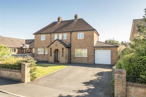 3 bed property, in Oak Drive, £360,000
